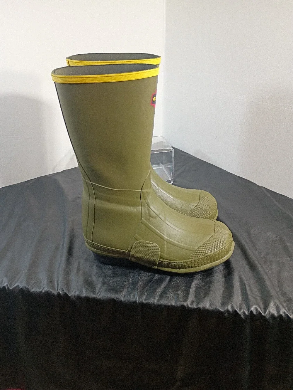 LaCrosse Mens SZ 7 Green Rubber Boots Rain,Farm, Waterproof .